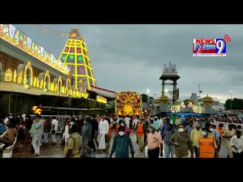Sridevi on the pedestal of flowers Bhudevi Malayappa Swamy Procession scene || newsexpress9