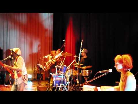 RAS PEREZ & The Reggae Ambassadubs - "Reggae Music" live