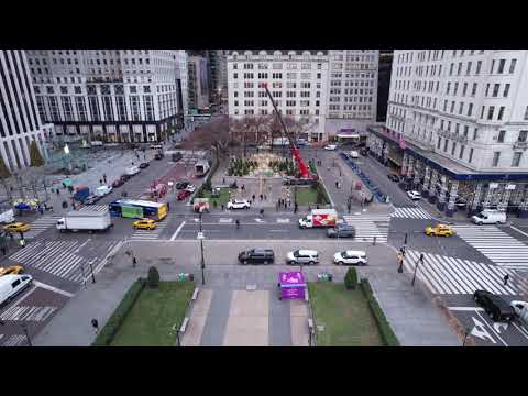 World's Largest Menorah Erected in Manhattan's Fifth Avenue