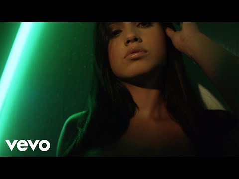 MC Ceja - No Te Enamores [Official Music Video]