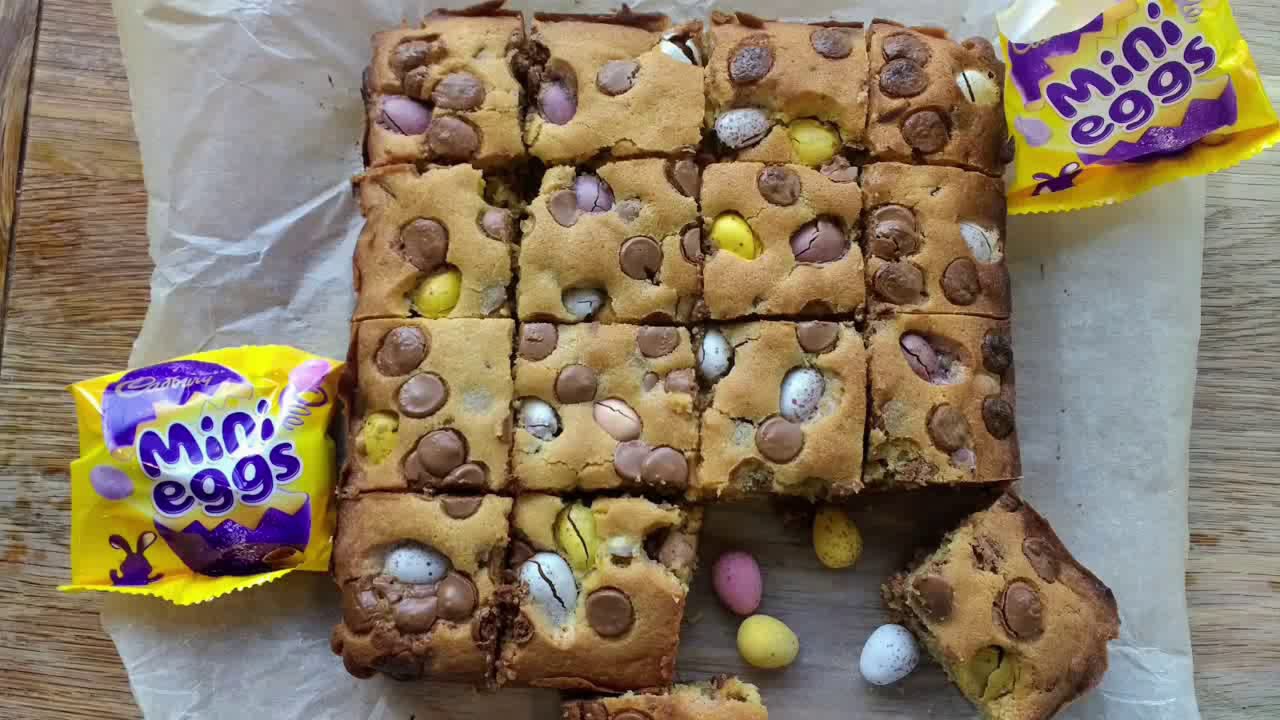 Mini Egg Cookie Bars (super thick!). . . . how to