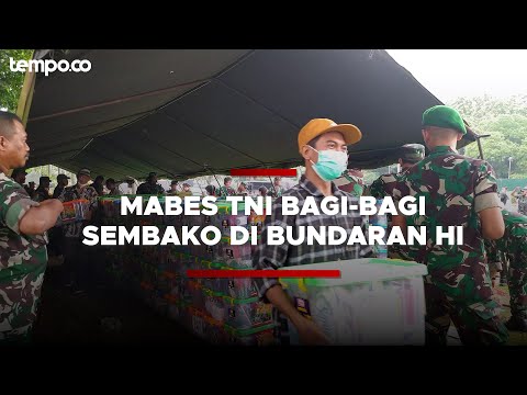 HUT TNI, Bagi bagi 1 950 Kontainer Berisi Sembako di Bundaran HI