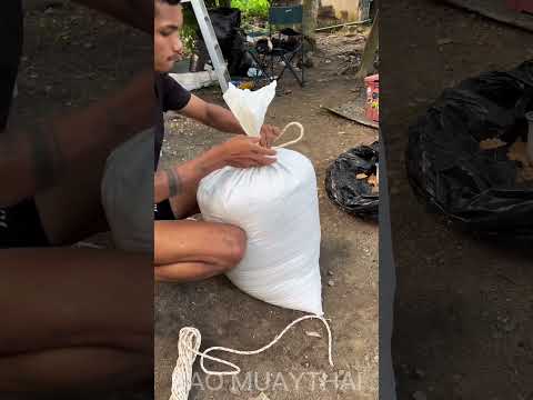 นักมวยไทย ประดิษฐ์กระสอบทรายจากถุงทรายและทรายแดง ซ้อมมวยโคตรโหด Bao Muaythai