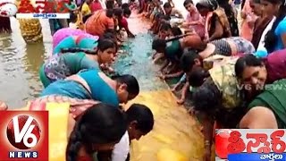 Devotees Present Colossal Saree to Godavari Mata l Karimnagar | Teenmaar News  - V6 News