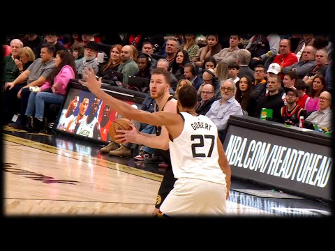 Jakob Poeltl THROWS an ALLEY OOP to OG - Raptors vs Wolves | March 18, 2023