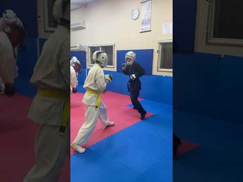 女子中学生もビジネスマンクラススパーリング2 #武道塾 #karate