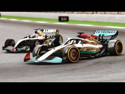 Mercedes F1 2022 vs McLaren F1 2004 Kimi Raikkonen at Bahrain GP