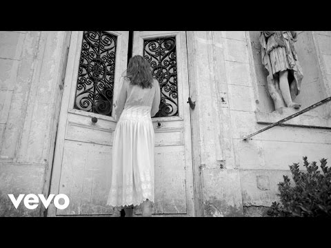 Carla Bruni - J'Arrive A Toi (Official Music Video)
