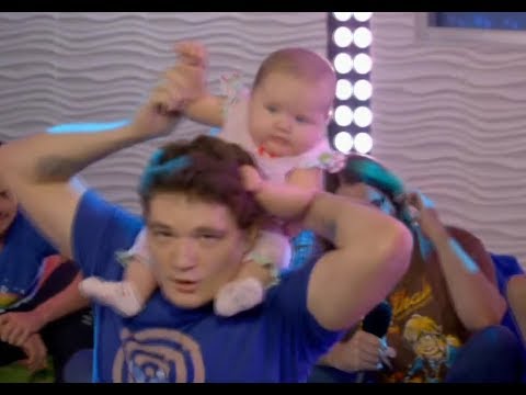 Michael and Iris Elise Jones dancing - Rooster Teeth Extra Life 2017