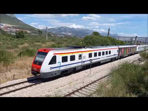 Kroatischer Neigezug ICN 1521 und Güterzug in Solin, 2021