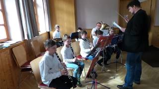 preview picture of video 'Nachwuchsorchester des Musikvereins Weißenbrunn beim Ostermarkt 2015'