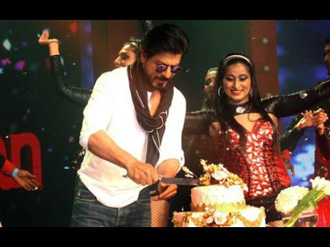 Shah Rukh Khan cuts cake with the scribes on 50th Birthday | SpotboyE