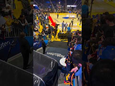 Steph curry is abnormal😨