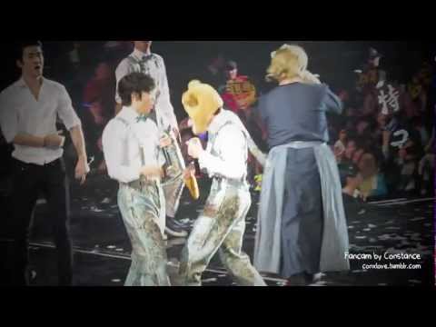 [Fancam] SS4 120310 in Macau - Wonhyuk ~ Eunhae moment interrupted by Siwon