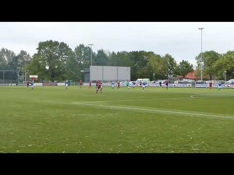 Thuis tegen Woezik.  Doelpoging Kane