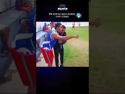 O que aconteceu quando o Vitor entrou? 🤣 #futebol #shorts #engraçado