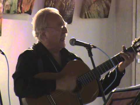 César Isella canta 'Canción de las simples cosas' na Casa da América Latina