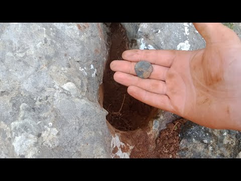 Kayanın Ortasındaki Oymadan Define Çıktı !!!