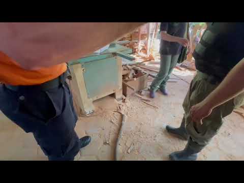 Fiscais da Defesa Civil de Florianópolis e do ICMBio discutem sobre paralisação de obra em canal