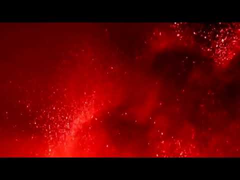 夜空に溶岩を噴出するエトナ山 (Mount Etna shoots lava into night sky)