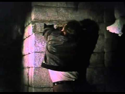 Secret of the Incas (1954) - Proto-Indy finds the treasure