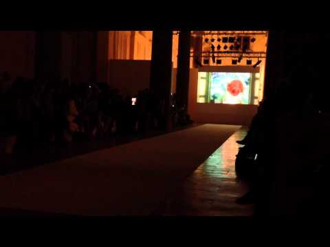 VIDEO SFILATE DONNA MILANO S/S 2013 - STELLA JEAN