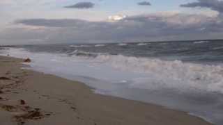 preview picture of video 'Mare molto mosso a Sellia Marina'