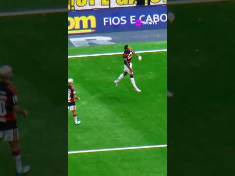 CARRASCO DO GALO! PLATA METEU GOL “SEM QUERER”, MAS TAMBÉM BALANÇOU AS REDES OUTRAS VEZES #shorts