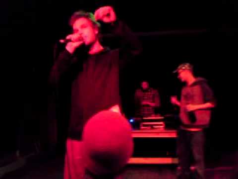 gossenboss mit zett-der müll muss raus (live im az conni dresden, 23.11.11)