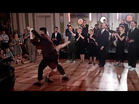 download lagu mp3 mp4 Retroweekend, download lagu Retroweekend gratis, unduh video klip Retroweekend