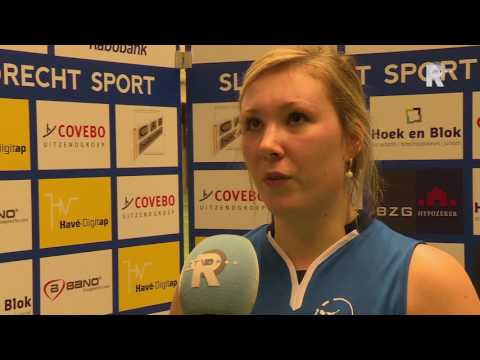 Angelique Verheul uit Dames 2 blonk uit tegen de Flamingo's