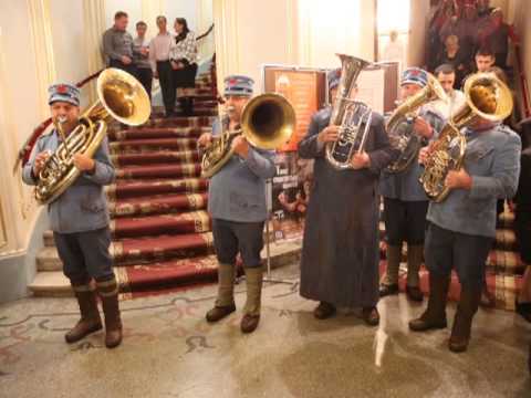 "Iasii in carnaval" (Teatrul National "Vasile Alecsandri").la Cernauti.-2013,