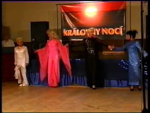 Travesti show Královny Nocí, Helena Vondráčková Fanfán - defilé