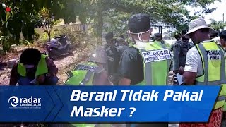 Warga Dihukum Nyapu dan Nyabit Rumput