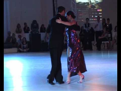  Natalia Hills  and  Gabriel Missé  are  dancing  to  the  milonga  "  Reliquias Porteñas  "