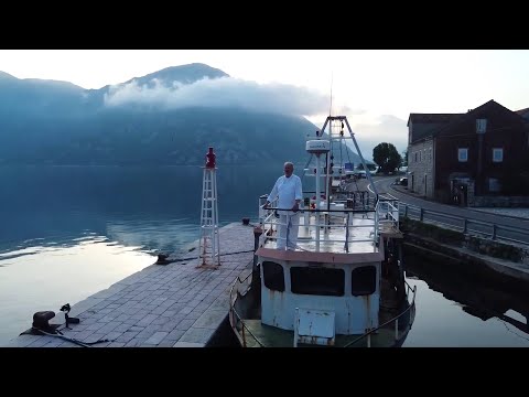 STARI KAPETAN - Dok plovim Bokom (Official Video 2023.)