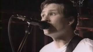 Blink 182 - Aliens Exist live on mtv&#39;s fanatic