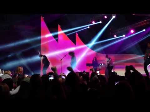 Robin - Boom Kah ft. Mikael Gabriel (Live @ Unelmille siivet)