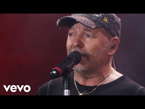 Vasco Rossi - Guai (Live Kom 015 – Bari)