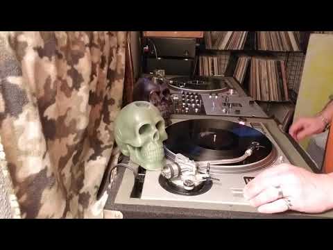 DrGiggles Live DJ Vinyl Mix fast dark techno breakcore sorta gabber  mix on turntables