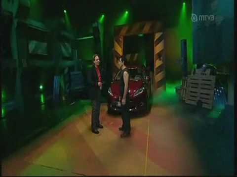 Ennätystehdas - Auton työntäminen keihäs kurkulla