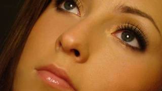 Demi Lovato inspired smokey eye and how to apply false eyelashes