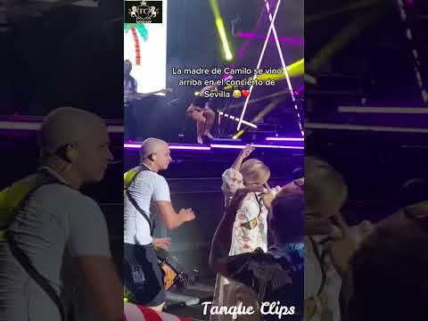 Mama de #Camilo bailando y disfrutando del show | #shorts #viral #montaner #tribulovers #camilo #mom