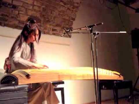 improvisation & tension of direction by Chieko Mori, Alte Schmiede in Wien ２１弦琴演奏