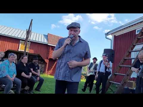 Pirulainen: Valo viipyä voi ja Se tavallinen tarina @pirulainen_orkesteri 