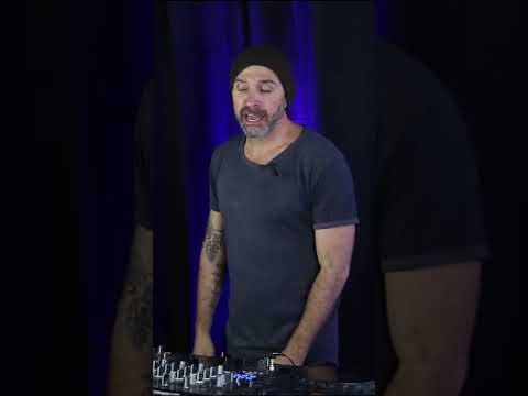 Learn to Beatmatch on CDJS in 30 seconds!