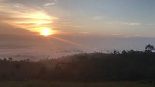 preview picture of video 'Kejadian langka di bukit kabut bawang bakung'