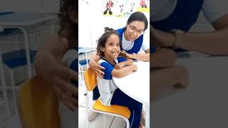 Ensinar uma criança a contar pode ser uma atividade divertida e educativa.