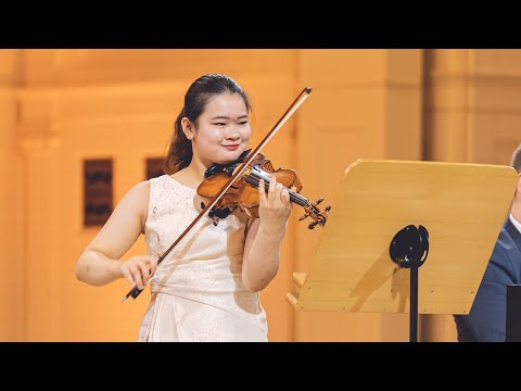 Hina Maeda plays Paganini, Wieniawski, Bach and Beethoven Thumbnail