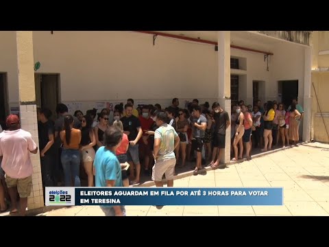 Eleitores aguardam em fila por até 3 horas para votar em Teresina 03 10 2022
